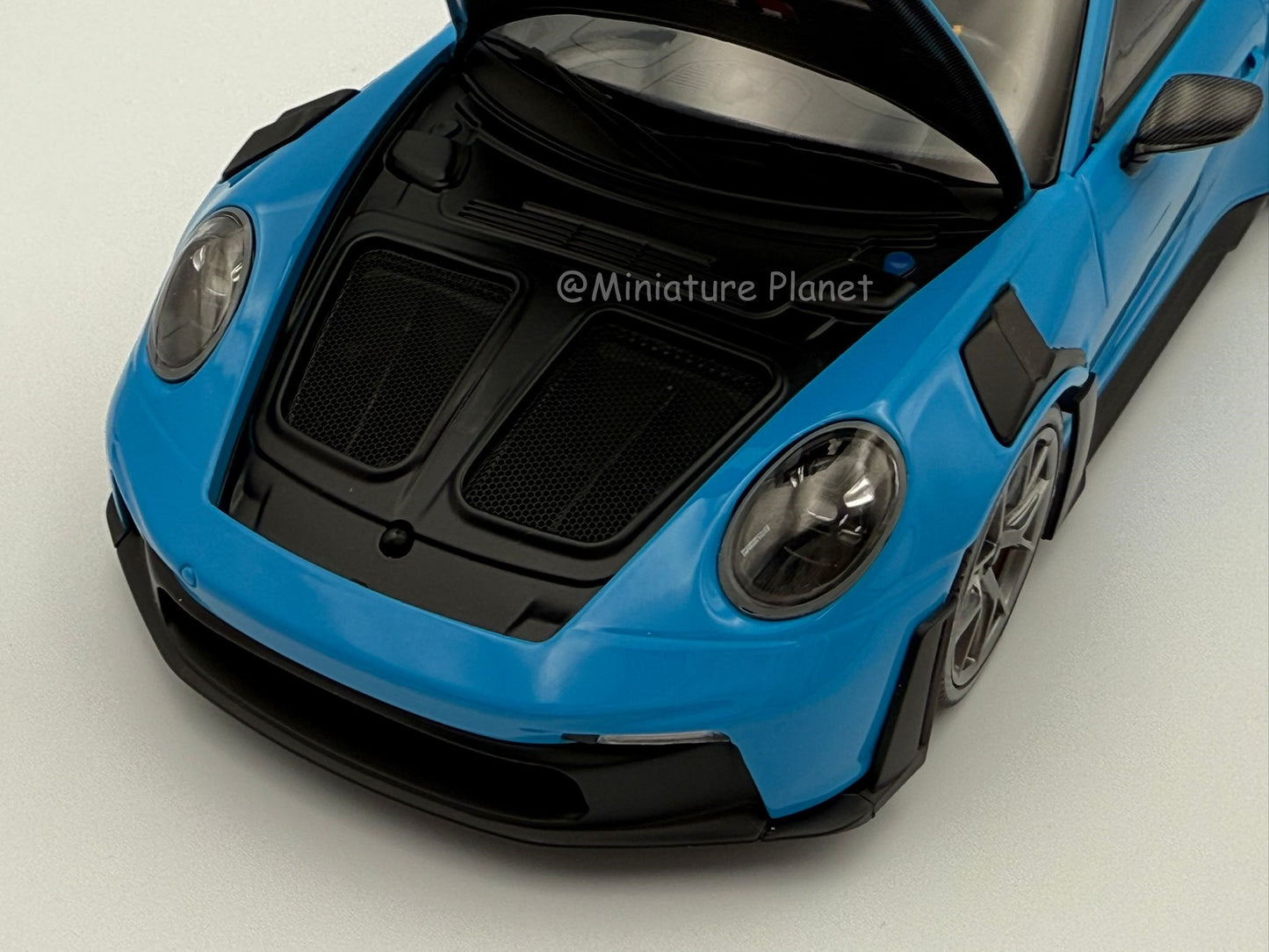 Minichamps 1:18 Porsche 911 (992) GT3 RS Weissach Package (Blue)