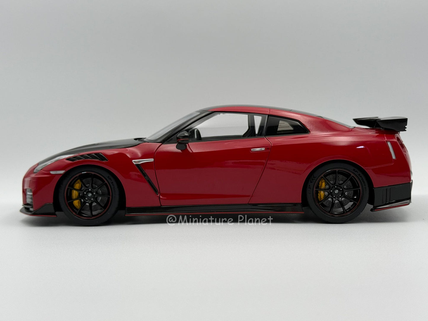 AUTOart 1:18 Nissan GT-R R35 Nismo (Red)
