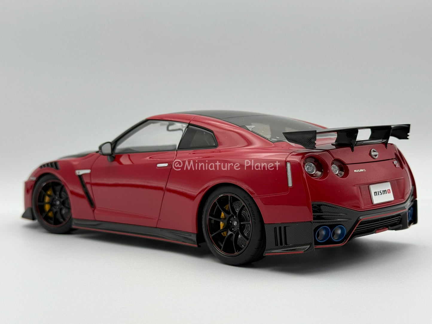 AUTOart 1:18 Nissan GT-R R35 Nismo (Red)