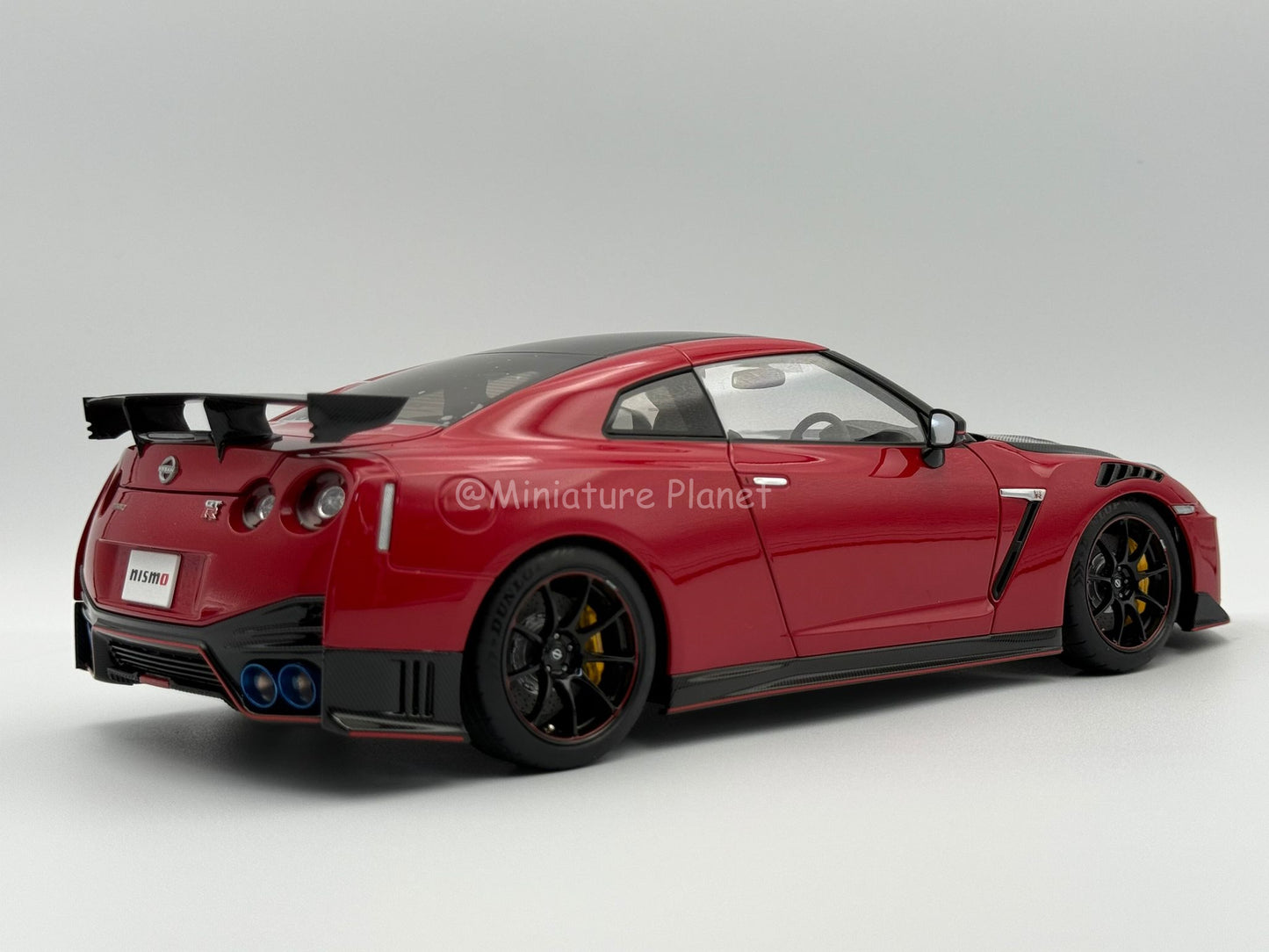 AUTOart 1:18 Nissan GT-R R35 Nismo (Red)
