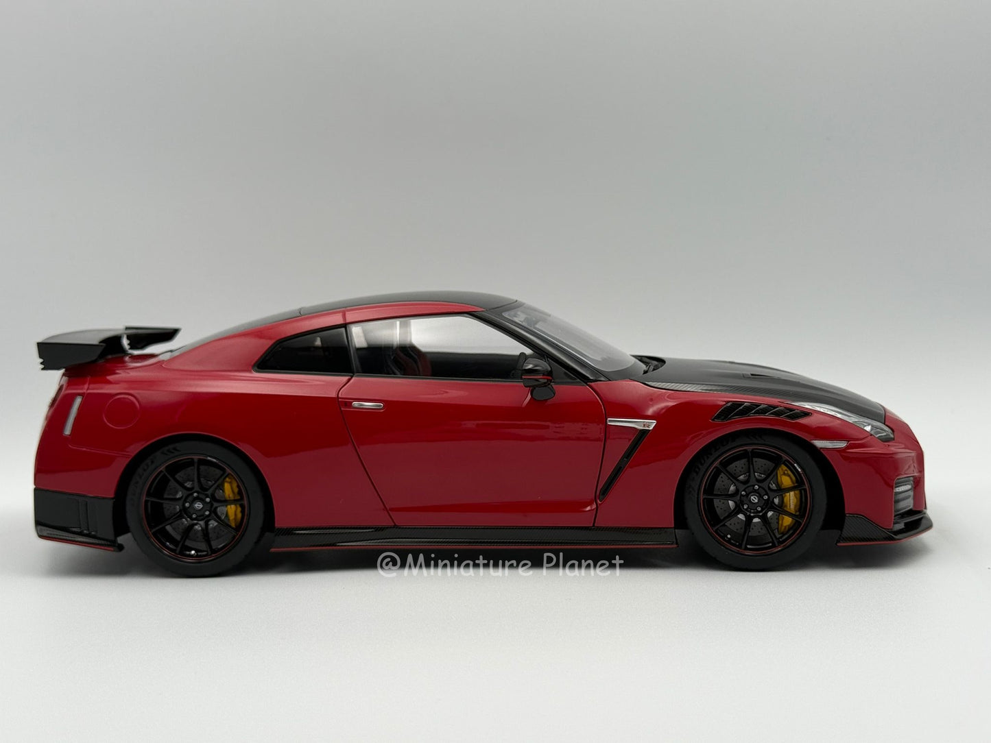 AUTOart 1:18 Nissan GT-R R35 Nismo (Red)