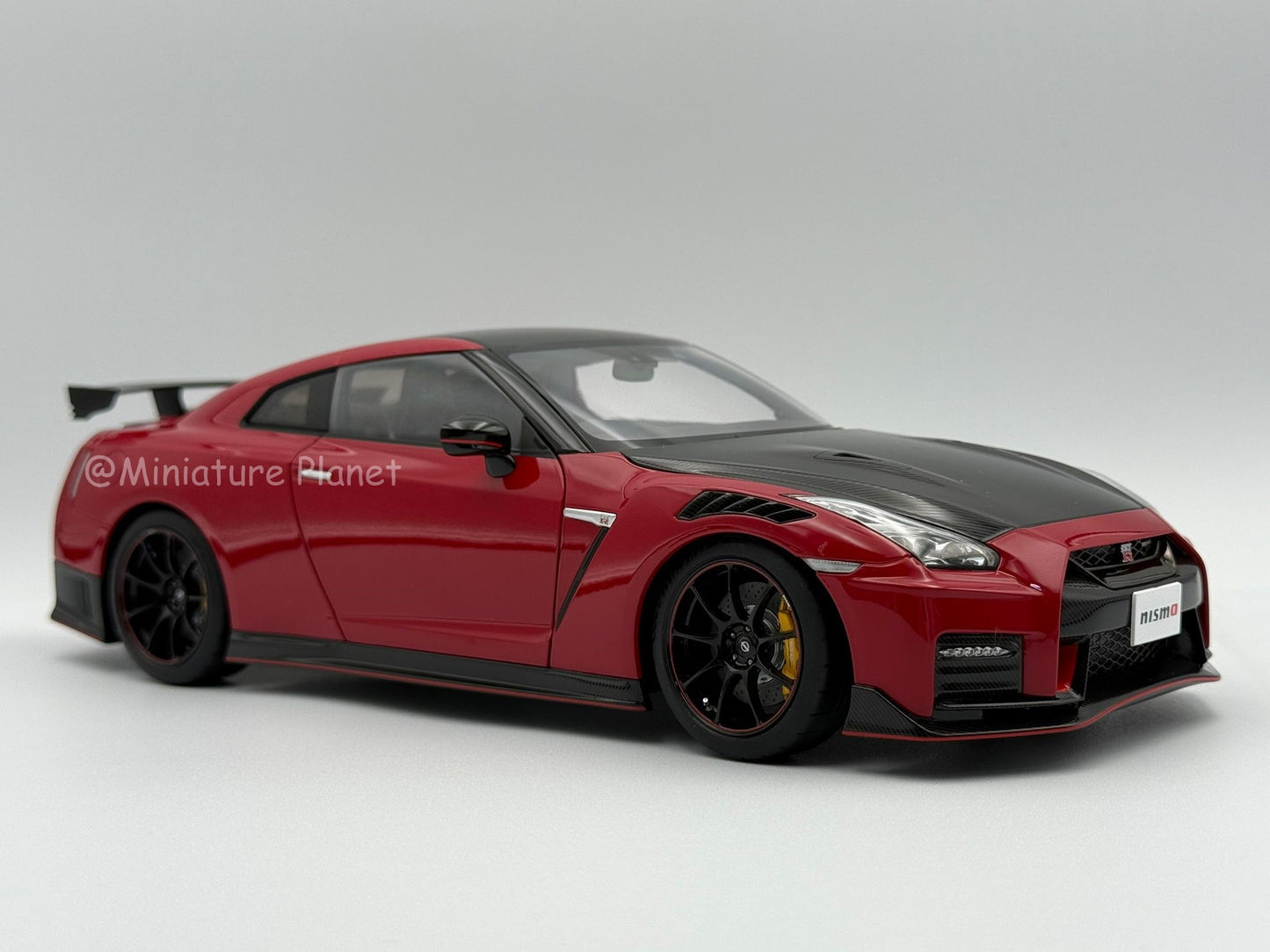 AUTOart 1:18 Nissan GT-R R35 Nismo (Red)
