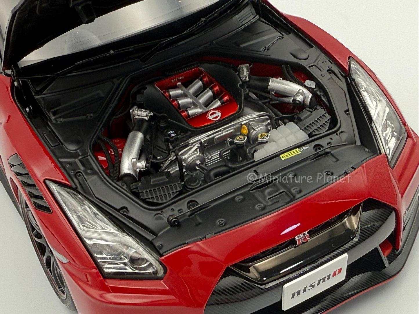 AUTOart 1:18 Nissan GT-R R35 Nismo (Red)