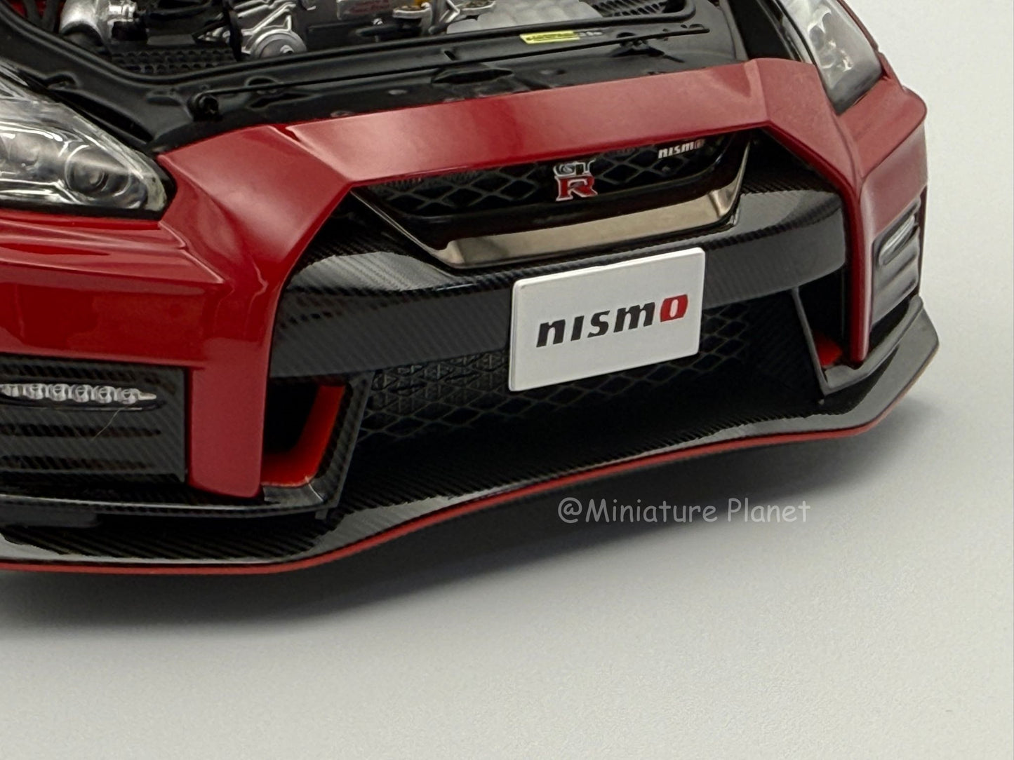 AUTOart 1:18 Nissan GT-R R35 Nismo (Red)