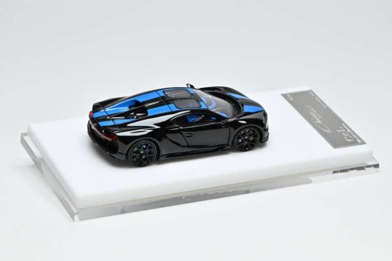 CRL 1:64 Bugatti Chiron Sport (Black/Blue Stripe)