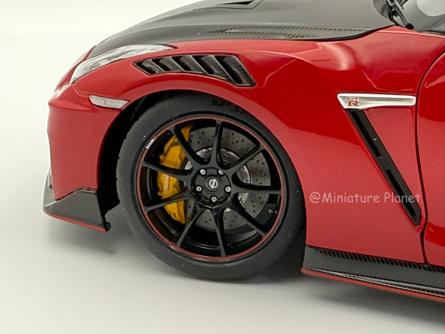 AUTOart 1:18 Nissan GT-R R35 Nismo (Red)