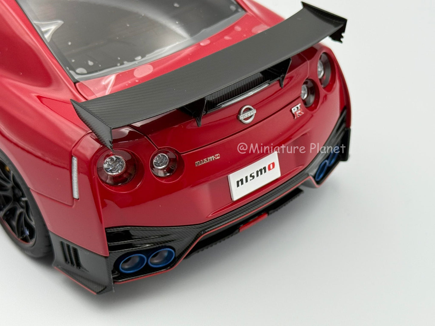 AUTOart 1:18 Nissan GT-R R35 Nismo (Red)