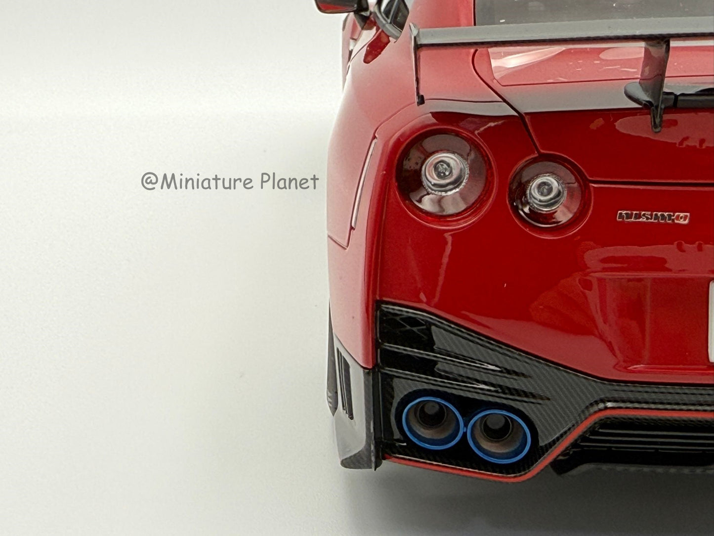 AUTOart 1:18 Nissan GT-R R35 Nismo (Red)