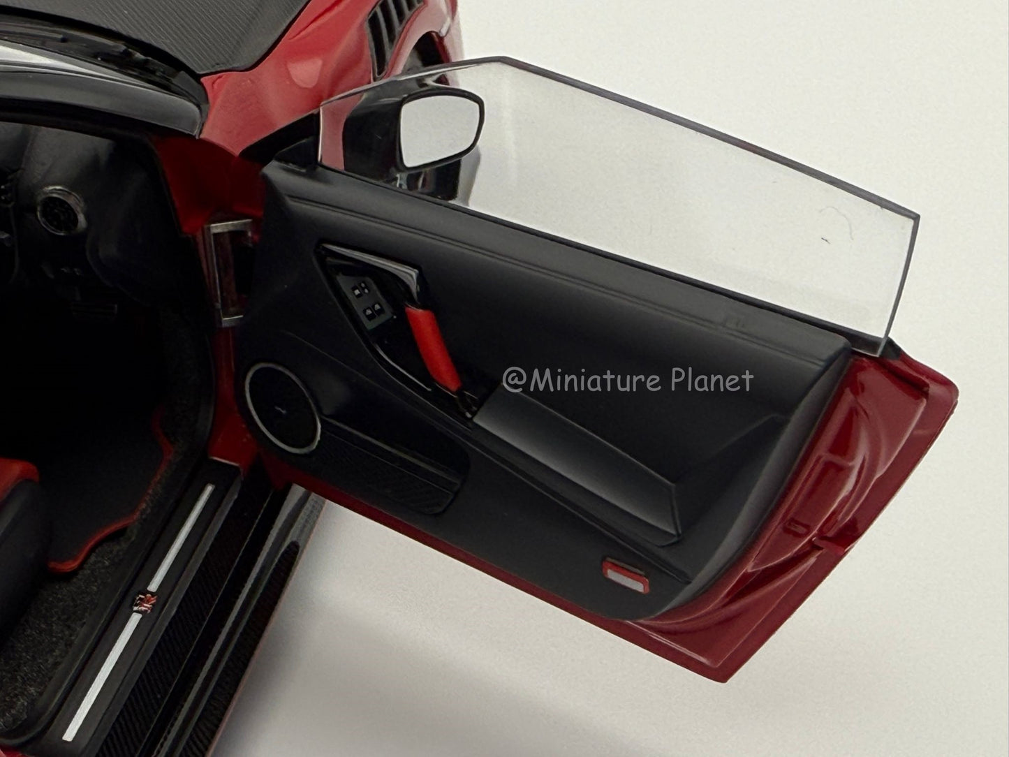 AUTOart 1:18 Nissan GT-R R35 Nismo (Red)