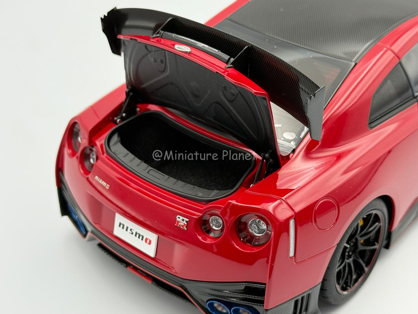 AUTOart 1:18 Nissan GT-R R35 Nismo (Red)