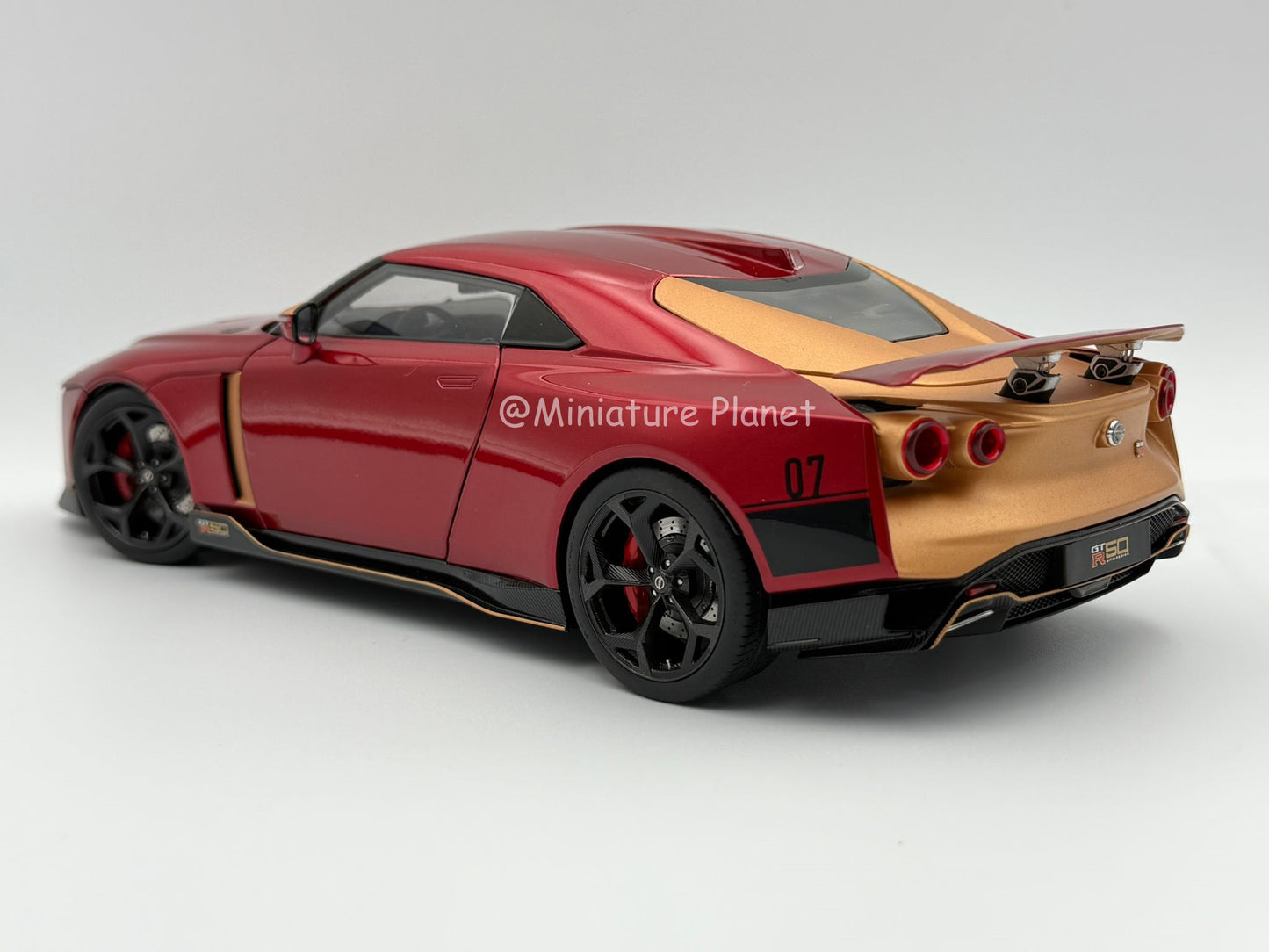 AUTOart 1:18 Nissan GT-R50 Italdesign (Metallic Red/Gold)