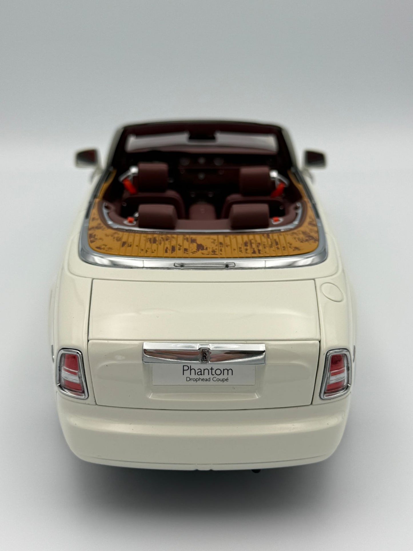 Kyosho 1:18 Rolls-Royce Phantom Drophead Coupe (English White)