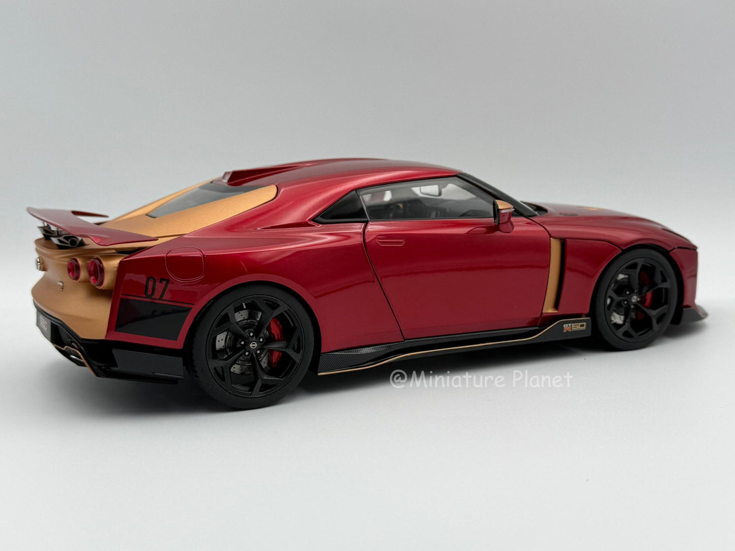 AUTOart 1:18 Nissan GT-R50 Italdesign (Metallic Red/Gold)