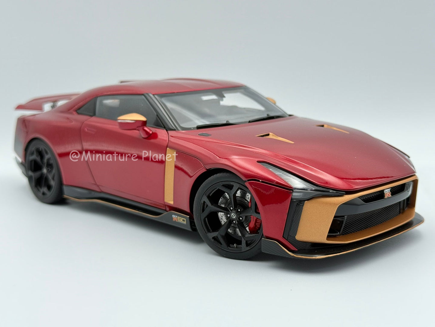 AUTOart 1:18 Nissan GT-R50 Italdesign (Metallic Red/Gold)