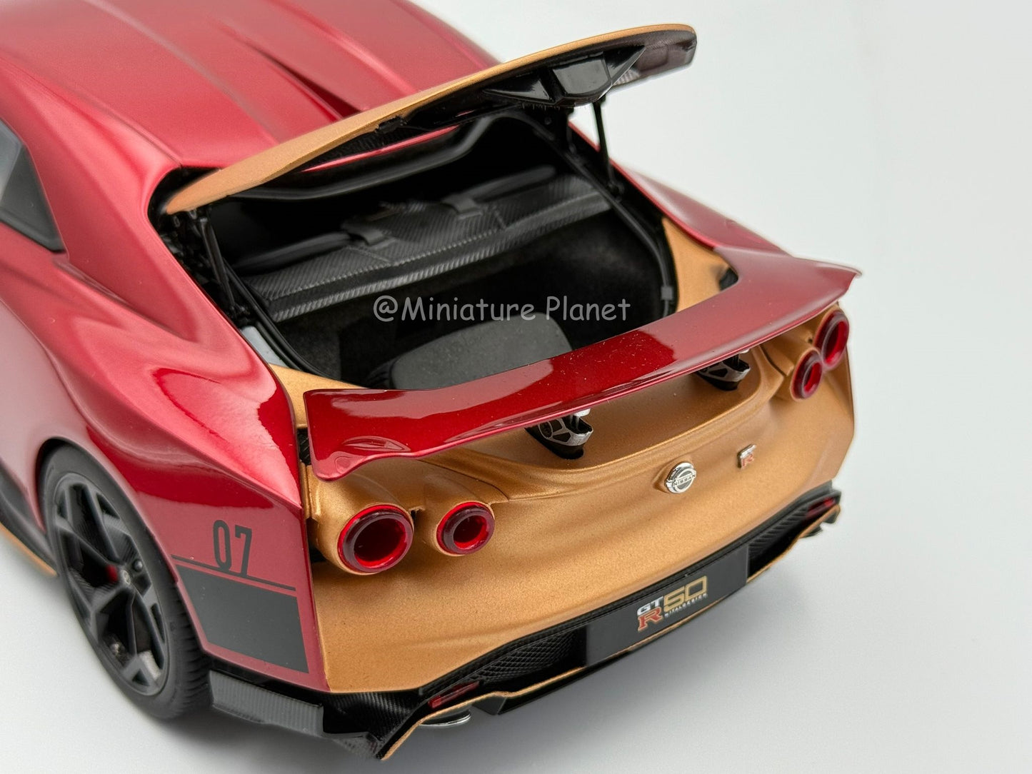AUTOart 1:18 Nissan GT-R50 Italdesign (Metallic Red/Gold)