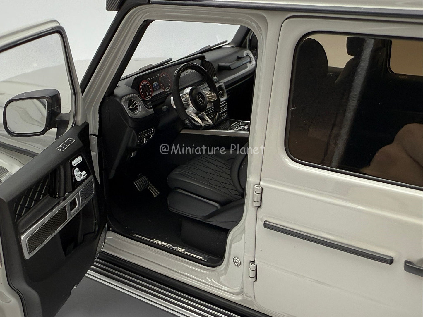 Almost Real 1:18 Mercedes-AMG G 63 4x4 2023 (Arabian Grey)