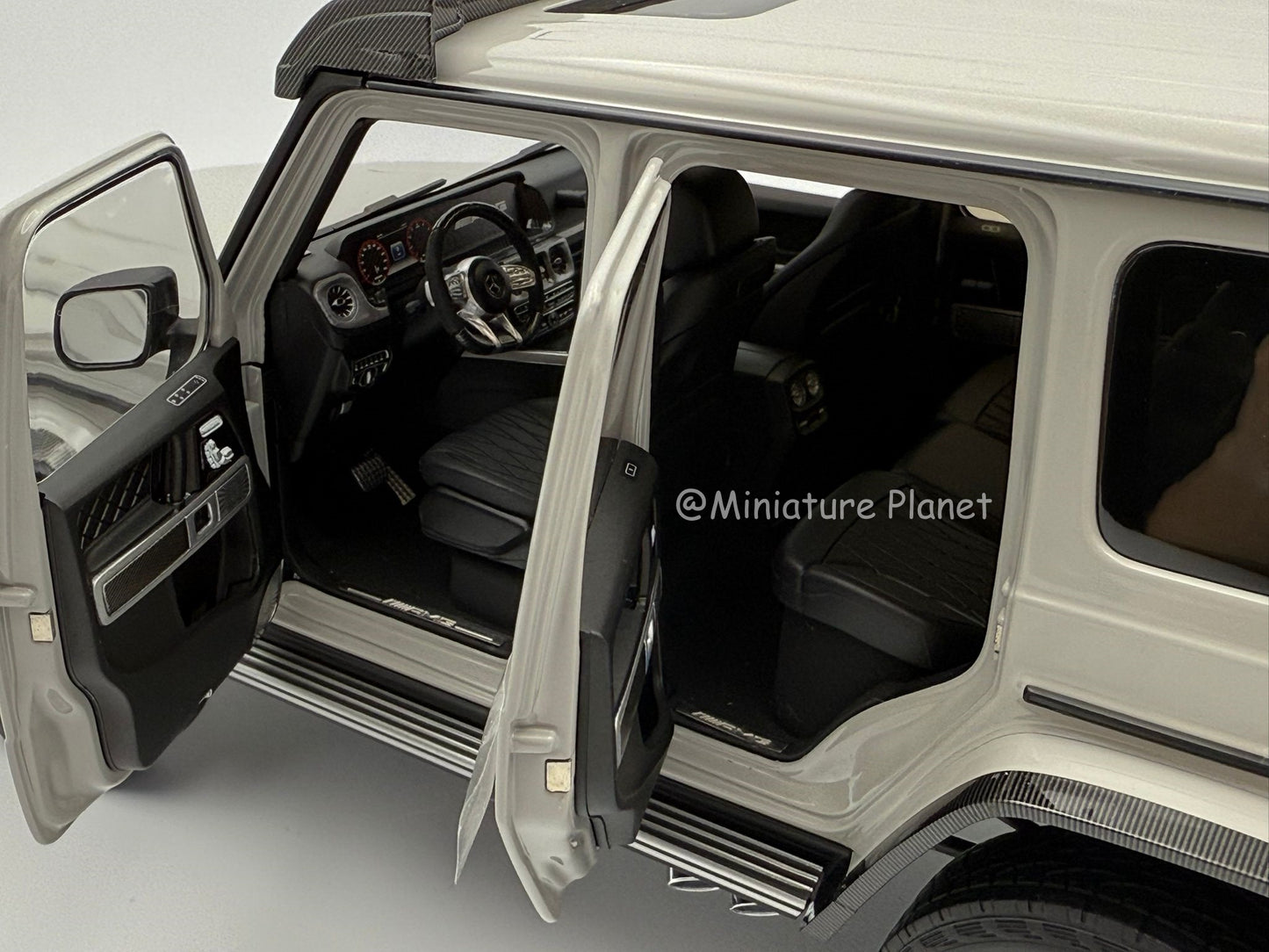 Almost Real 1:18 Mercedes-AMG G 63 4x4 2023 (Arabian Grey)