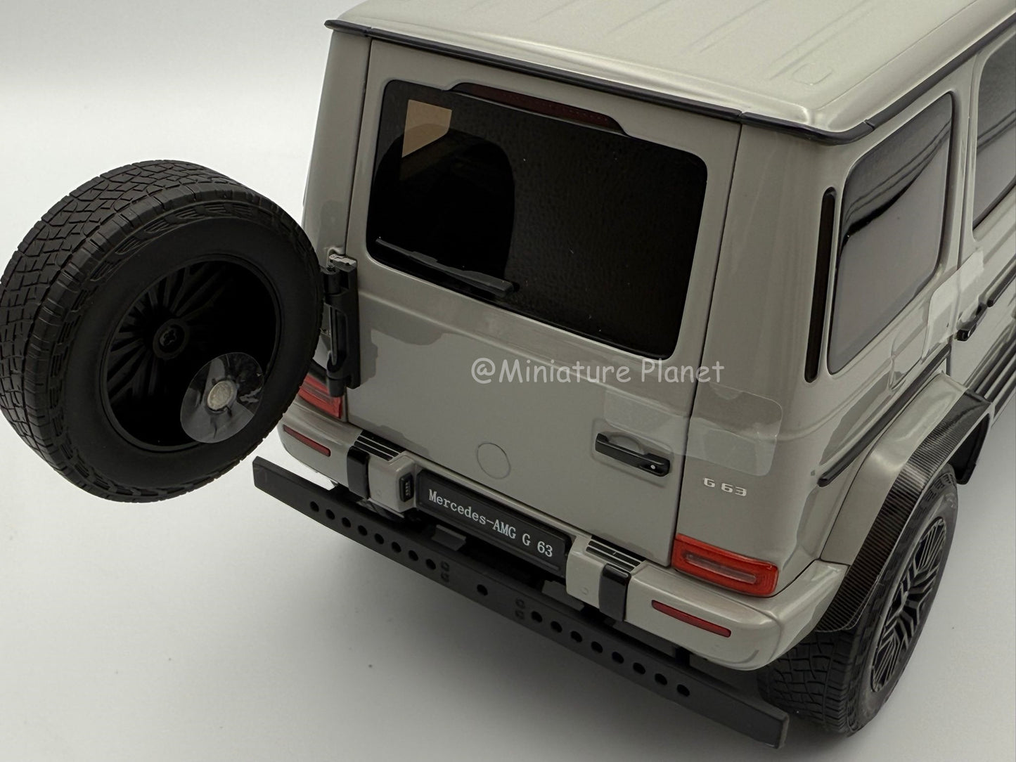 Almost Real 1:18 Mercedes-AMG G 63 4x4 2023 (Arabian Grey)