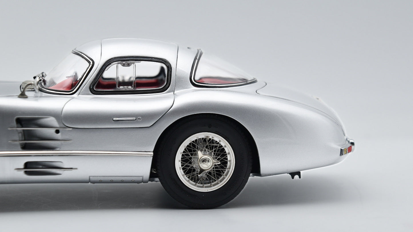 CMC Models 1:18 Mercedes-Benz 300 SLR Coupé, 1955, (Red interior)