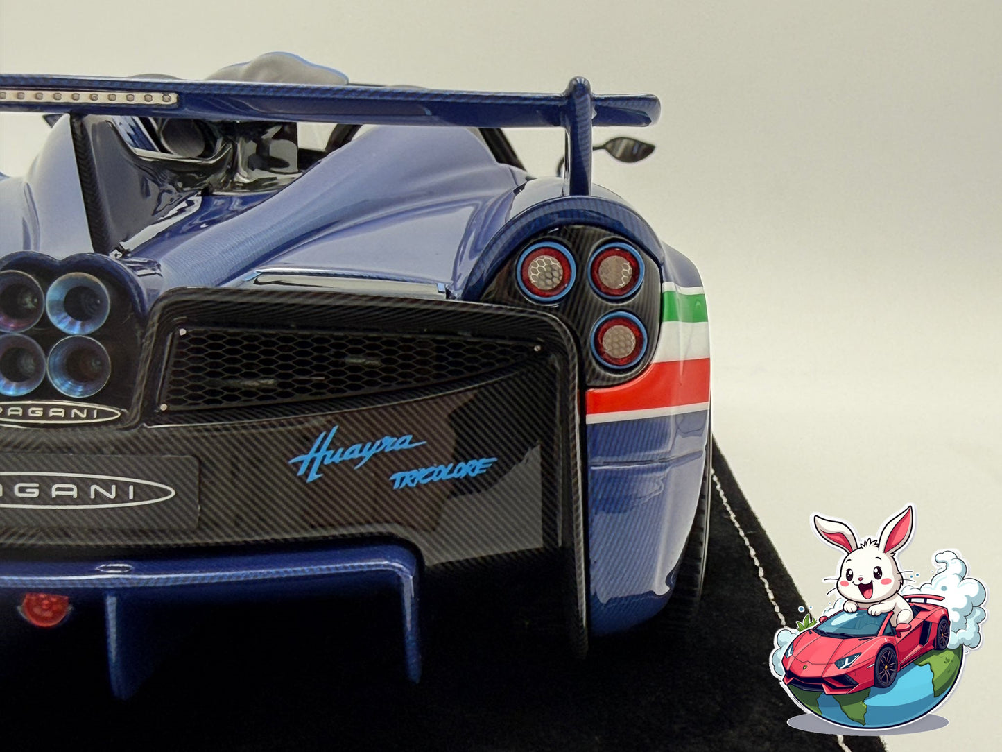 Henson & Heaven 1:18 Pagani Huayra Roadster Tricolore