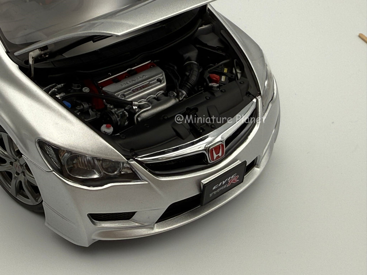 Motorhelix 1:18 Honda Civic Type R FD2 Late 2007 (Platinum Silver)