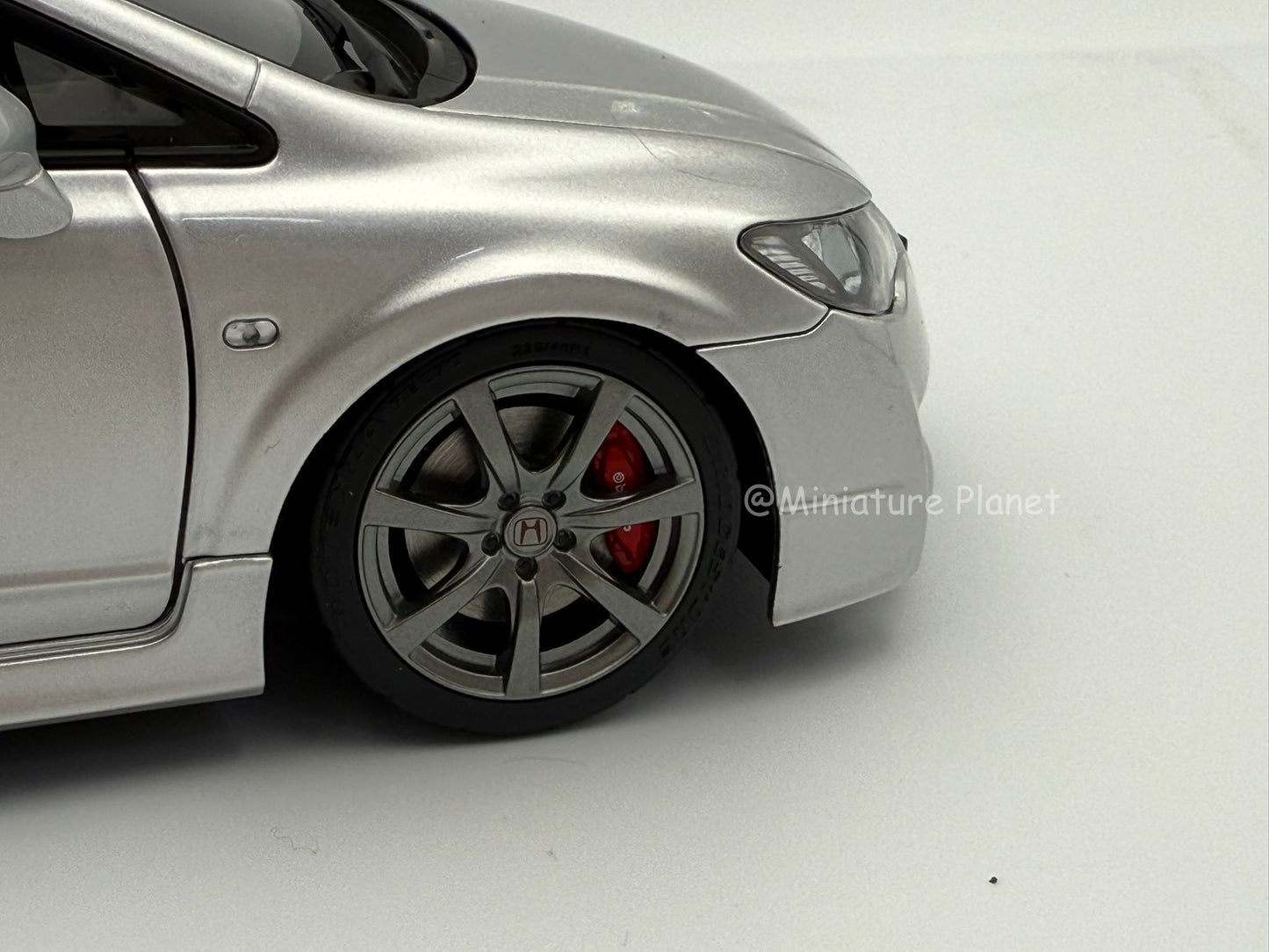 Motorhelix 1:18 Honda Civic Type R FD2 Late 2007 (Platinum Silver)