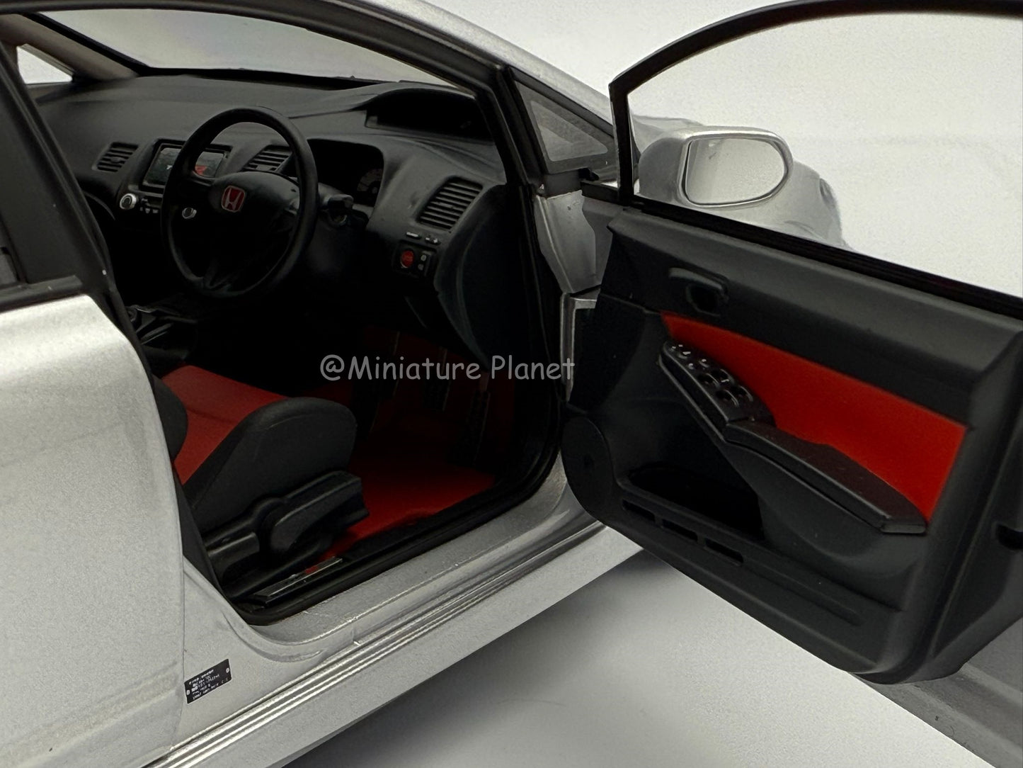 Motorhelix 1:18 Honda Civic Type R FD2 Late 2007 (Platinum Silver)