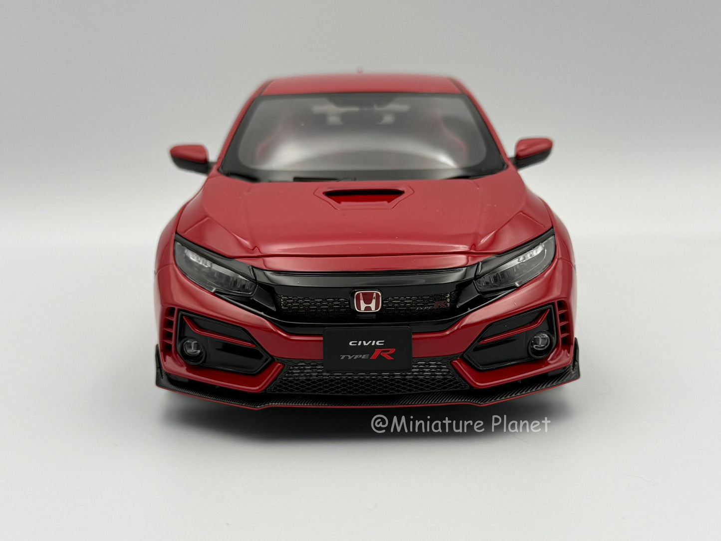 AUTOart 1:18 Honda Civic Type R (FK8) - Red