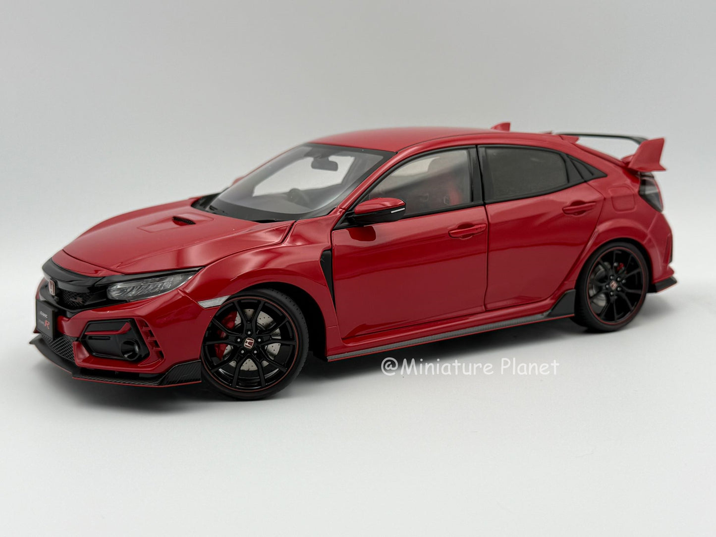 AUTOart 1:18 Honda Civic Type R (FK8) - Red