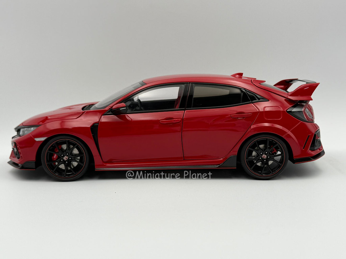 AUTOart 1:18 Honda Civic Type R (FK8) - Red