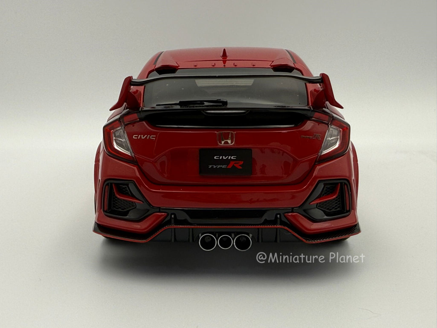 AUTOart 1:18 Honda Civic Type R (FK8) - Red