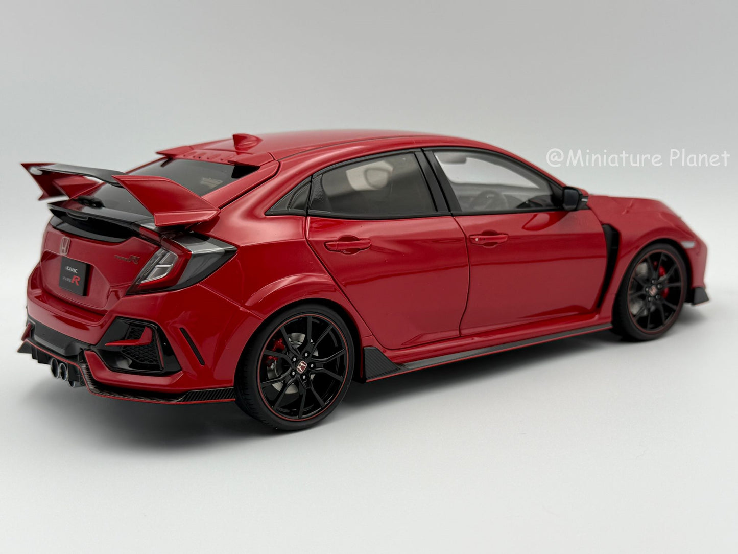AUTOart 1:18 Honda Civic Type R (FK8) - Red