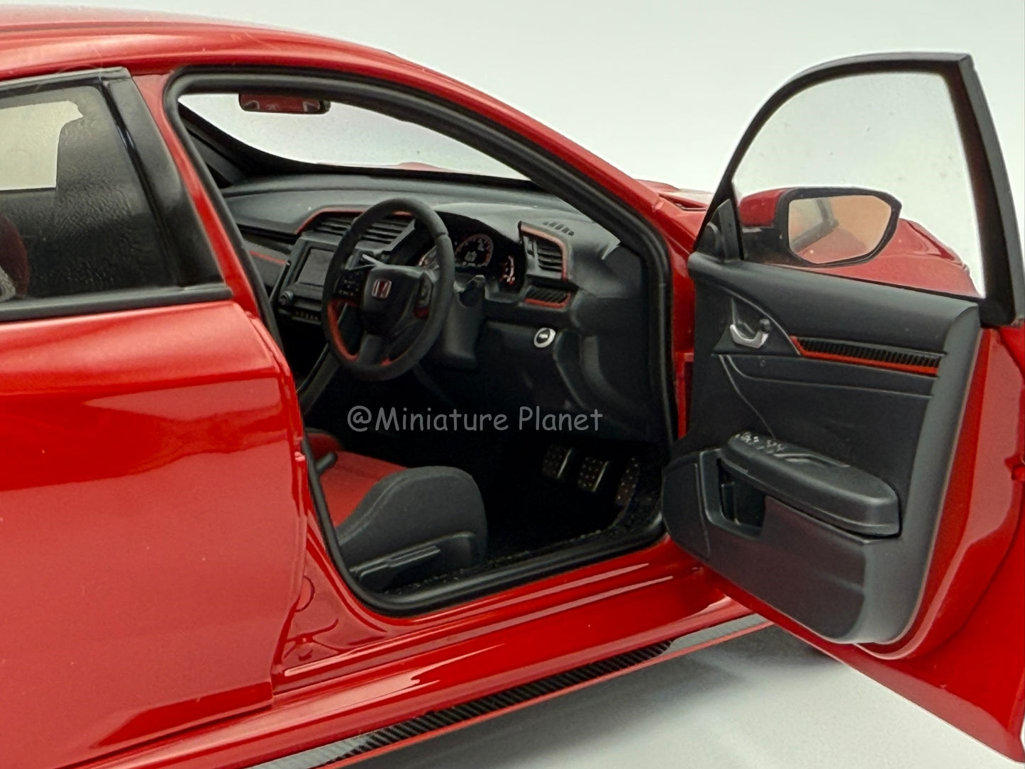 AUTOart 1:18 Honda Civic Type R (FK8) - Red