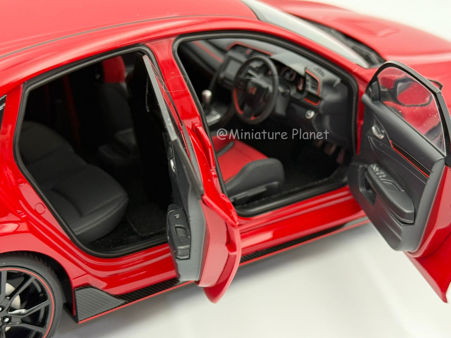 AUTOart 1:18 Honda Civic Type R (FK8) - Red