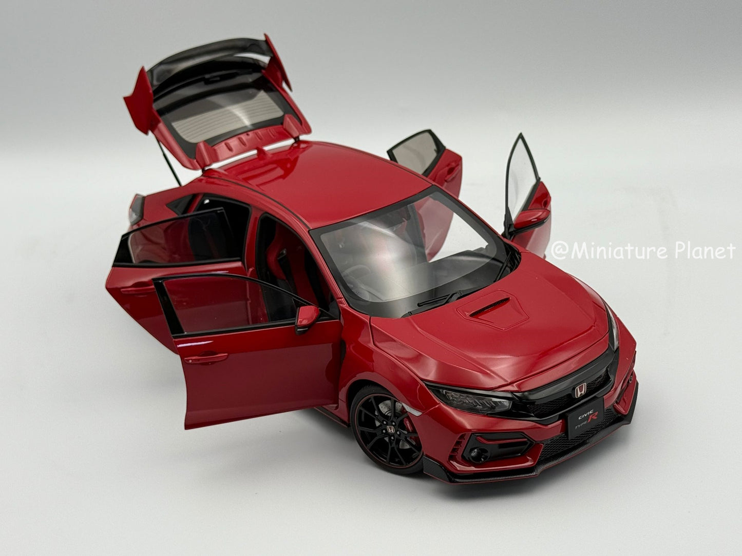 AUTOart 1:18 Honda Civic Type R (FK8) - Red