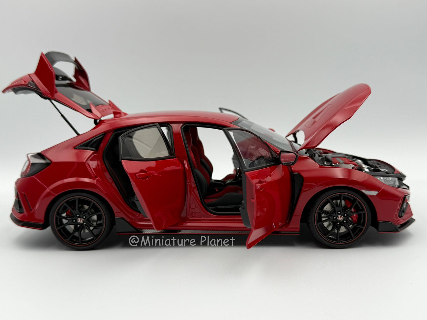 AUTOart 1:18 Honda Civic Type R (FK8) - Red