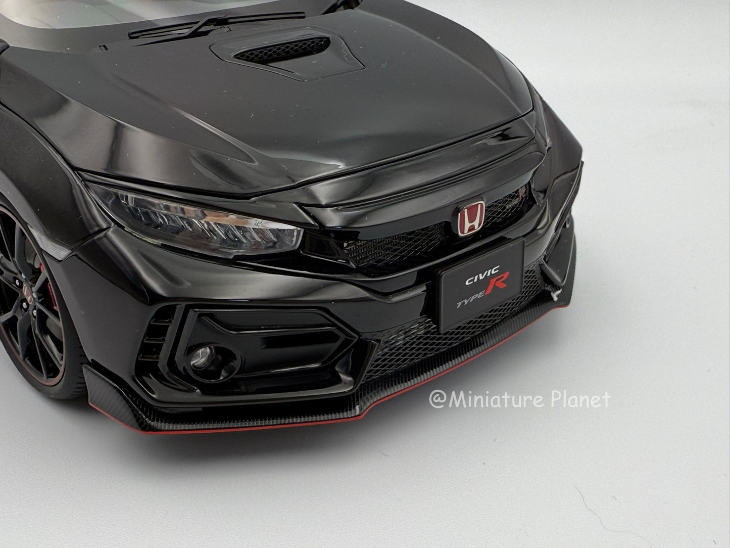 AUTOart 1:18 Honda Civic Type R (FK8) - Black