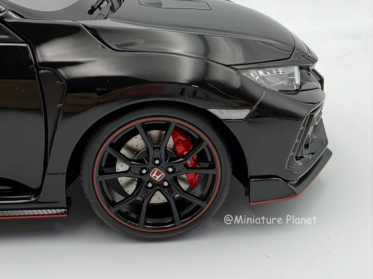 AUTOart 1:18 Honda Civic Type R (FK8) - Black