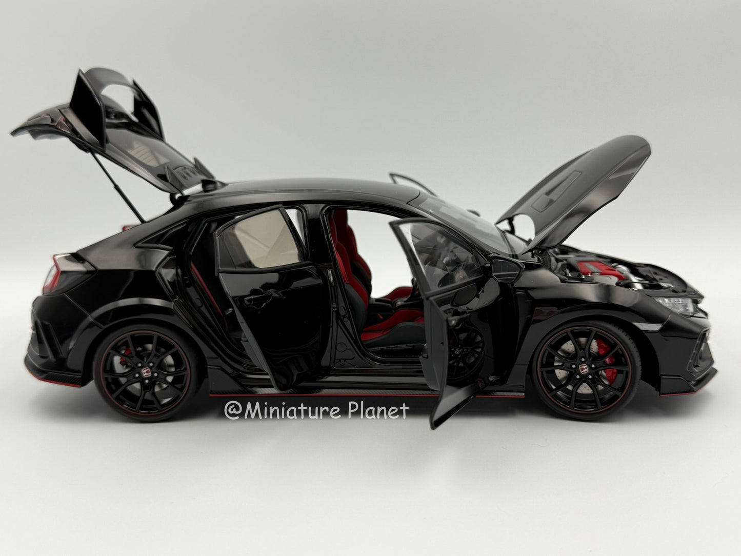 AUTOart 1:18 Honda Civic Type R (FK8) - Black