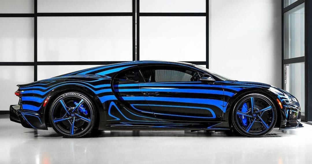 PRE-ORDER HH Model x Miniature Planet 1:18 Bugatti Chiron Super Sport 'Coup de Foudre' (Exclusive Model) - Black/Blue