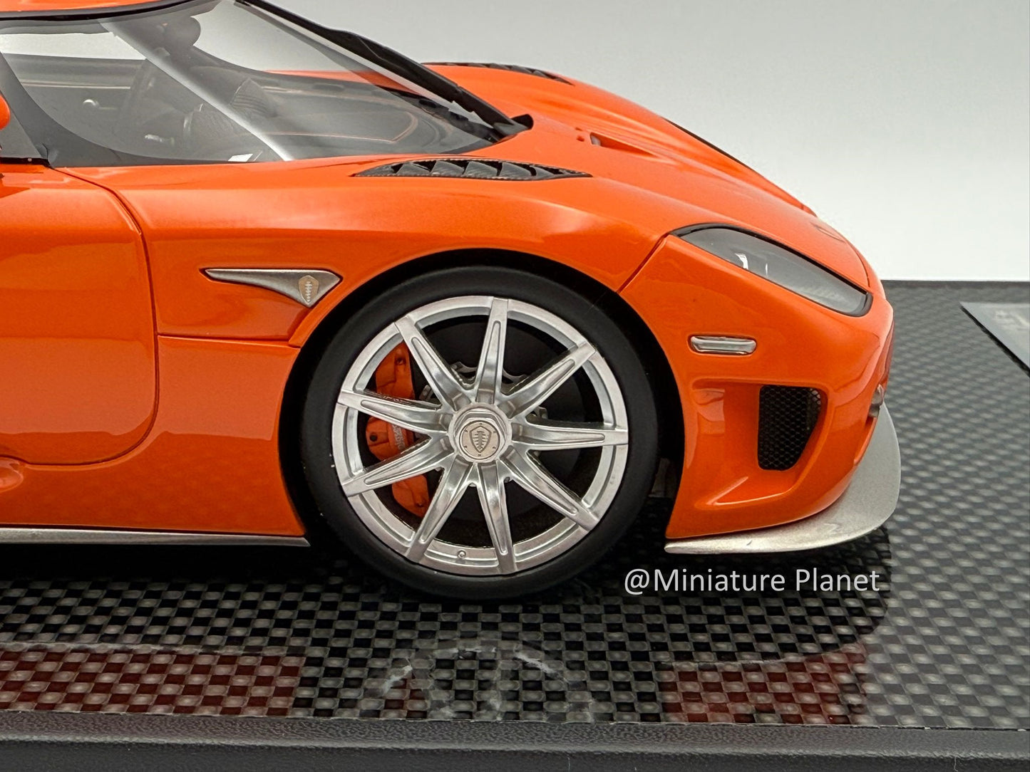 VMB 1:18 Koenigsegg CCX-R (Lava Orange)