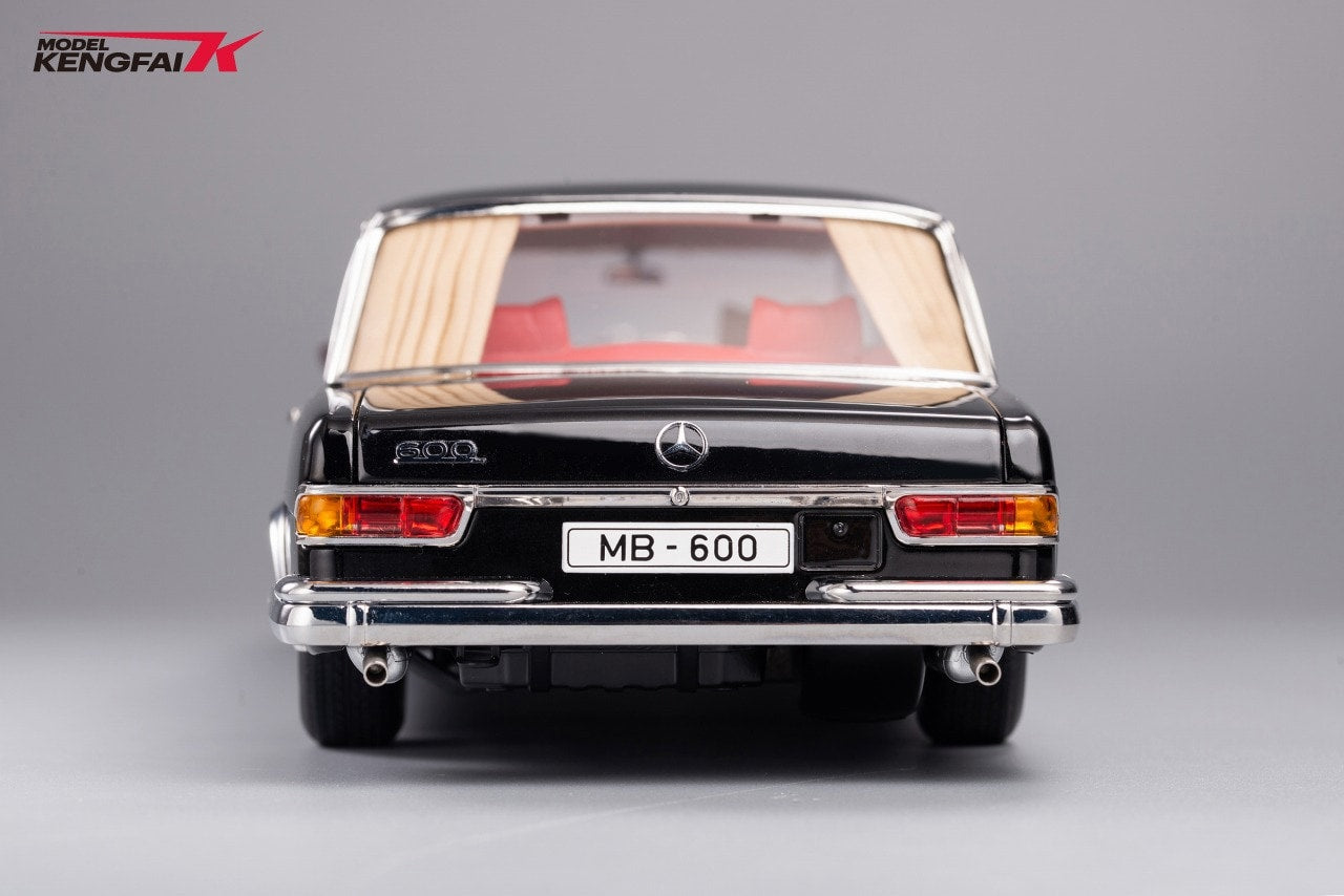 Kengfai 1:18 Mercedes-Benz Pullman (Black)
