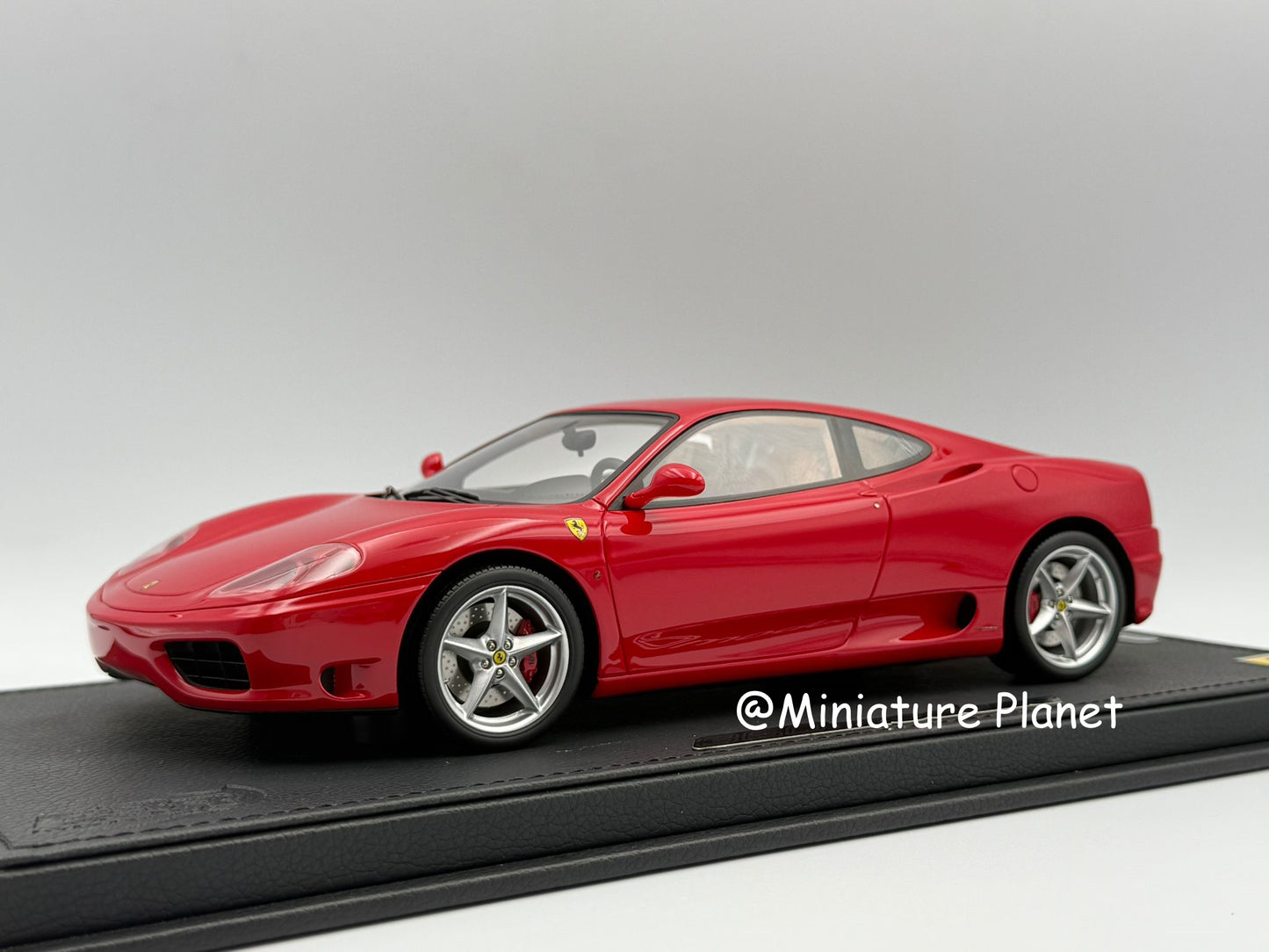 BBR 1:18 Ferrari 360 Modena 1999 'F1 Gear Box' - Rosso Corsa 322