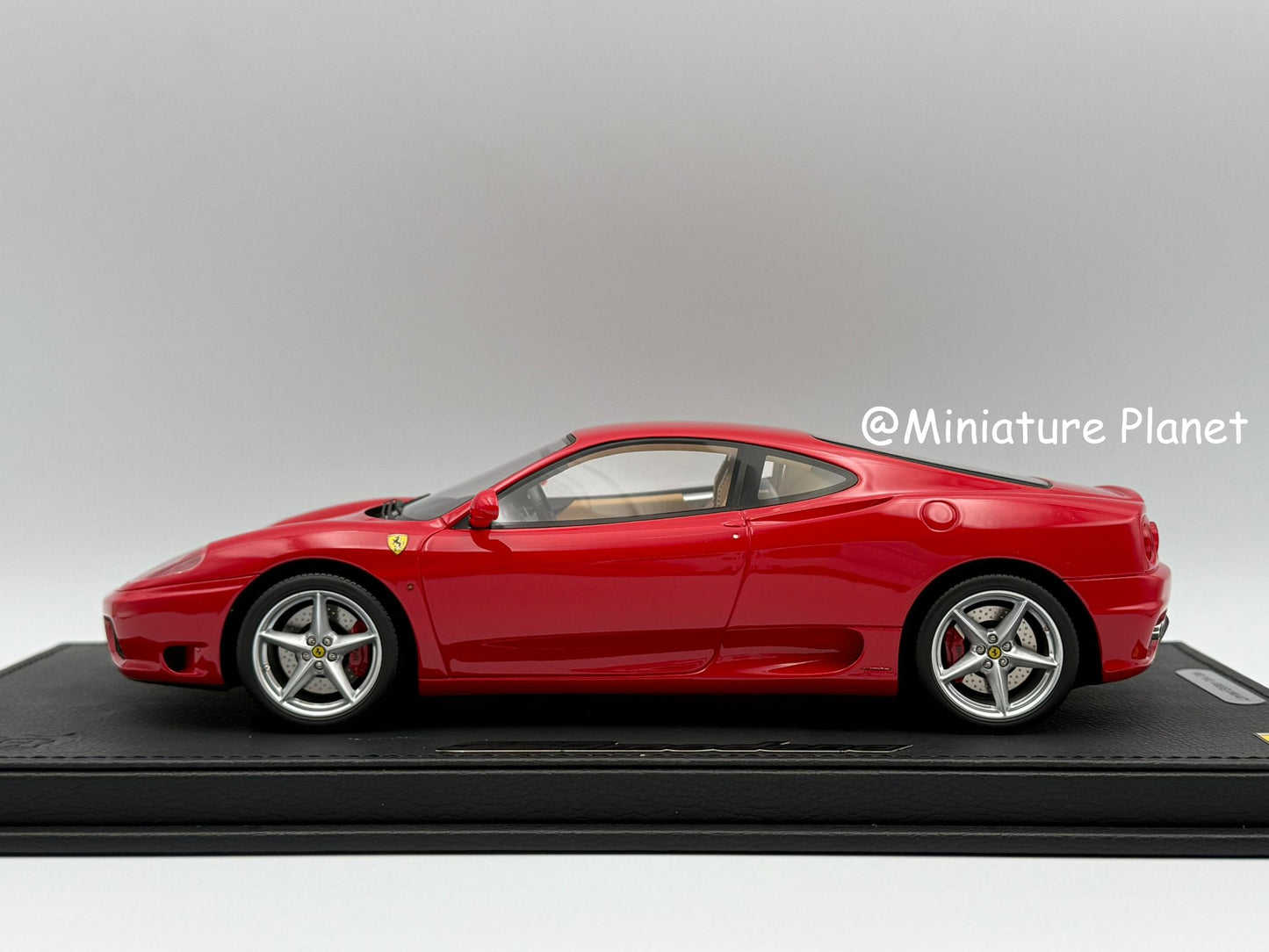 BBR 1:18 Ferrari 360 Modena 1999 'F1 Gear Box' - Rosso Corsa 322