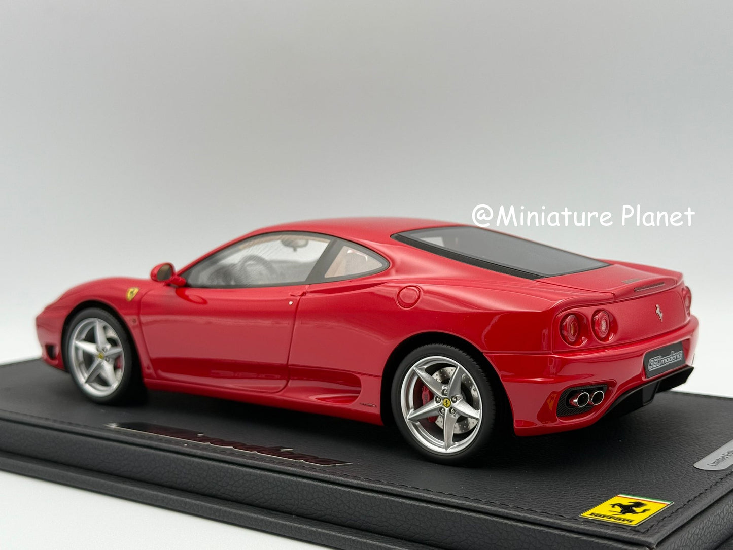 BBR 1:18 Ferrari 360 Modena 1999 'F1 Gear Box' - Rosso Corsa 322