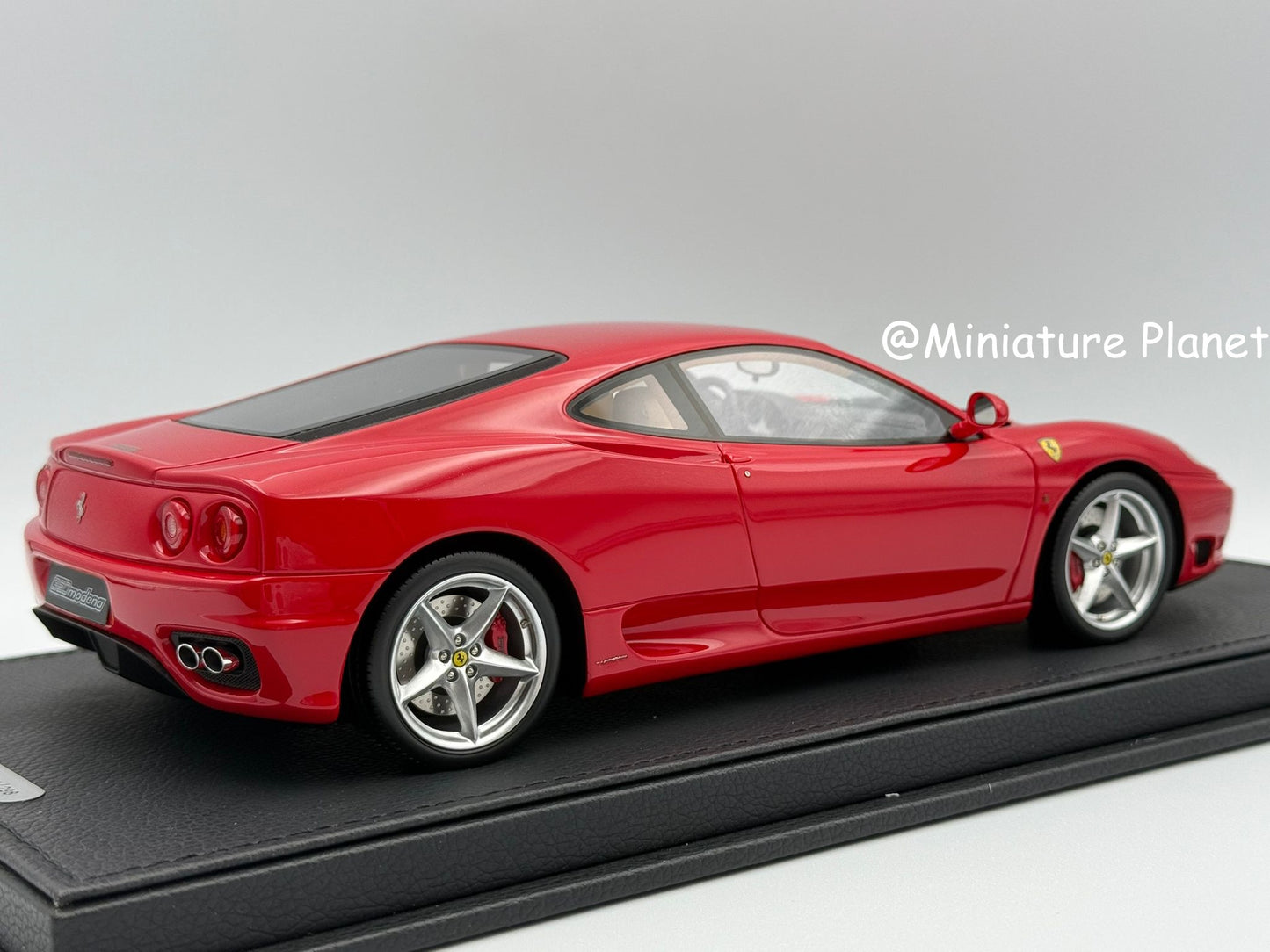 BBR 1:18 Ferrari 360 Modena 1999 'F1 Gear Box' - Rosso Corsa 322
