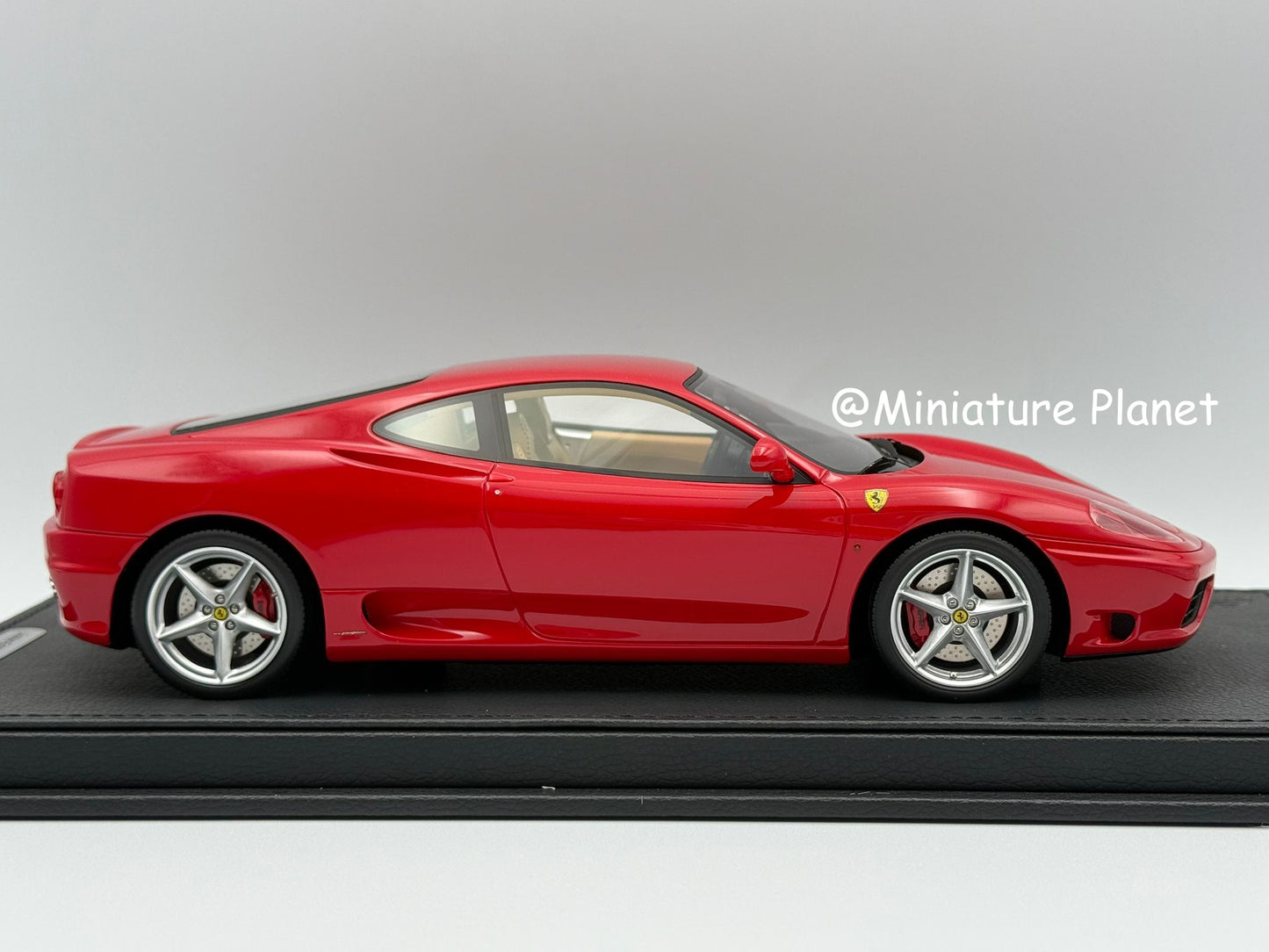 BBR 1:18 Ferrari 360 Modena 1999 'F1 Gear Box' - Rosso Corsa 322