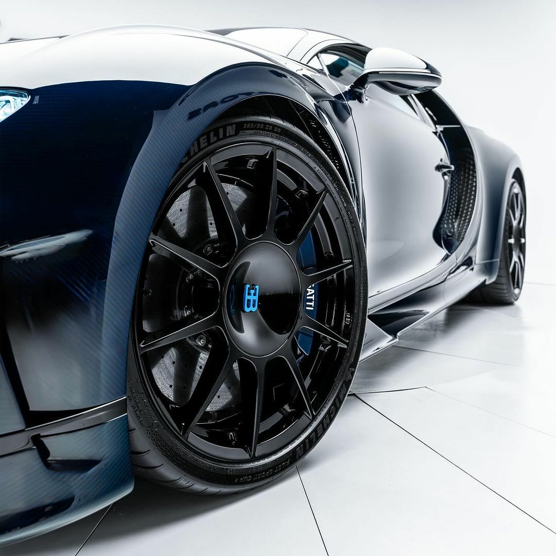 PREORDER HH Model x Miniature Planet 1:18 Bugatti Chiron Super Sport (Royal Blue Carbon) - Exclusive Model