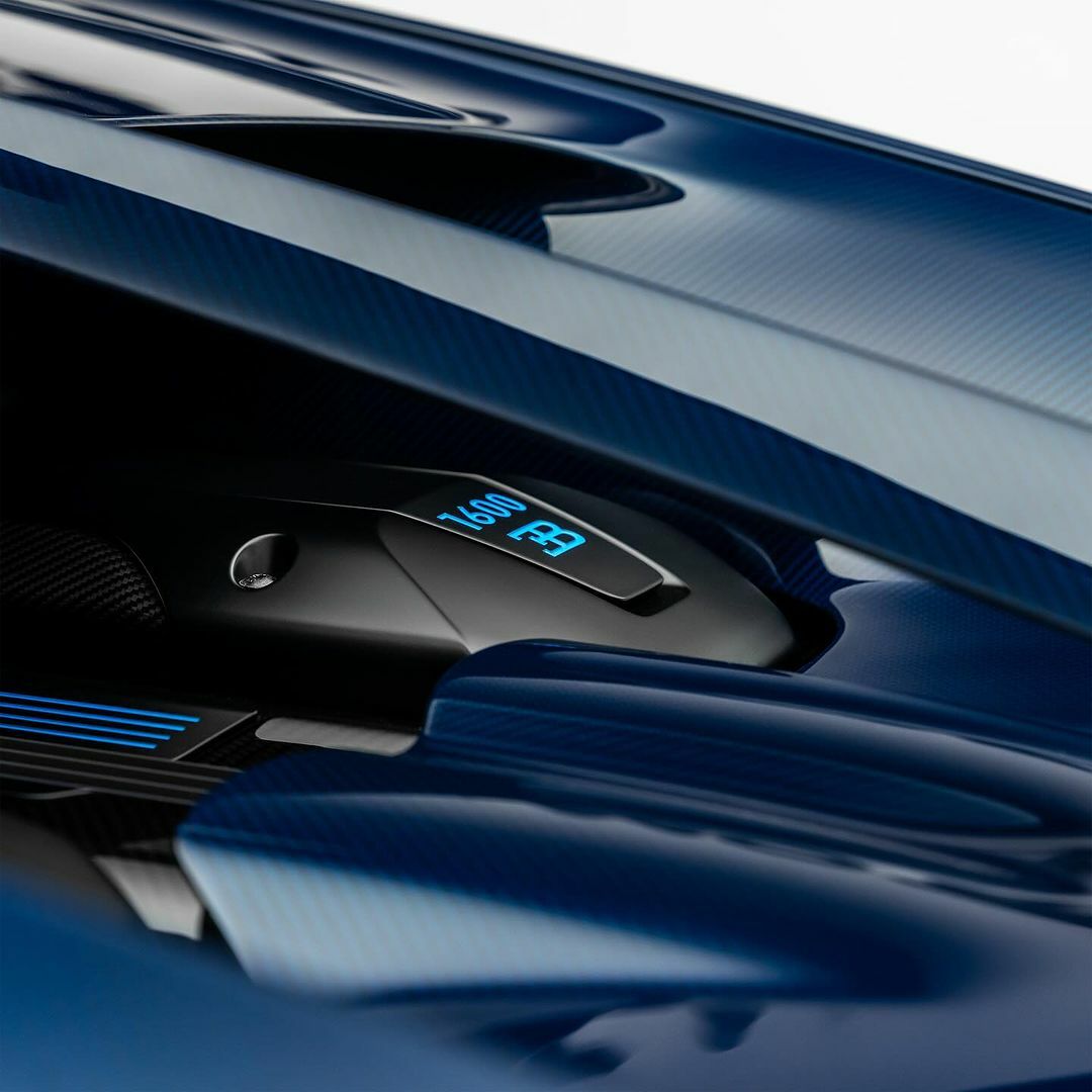 PREORDER HH Model x Miniature Planet 1:18 Bugatti Chiron Super Sport (Royal Blue Carbon) - Exclusive Model