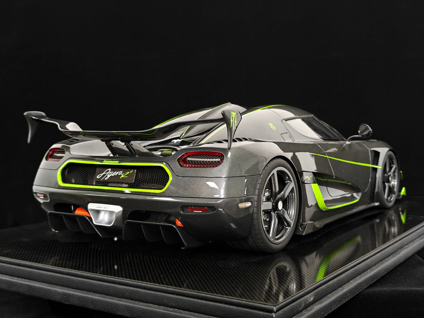 Frontiart 1:8 Koenigsegg Agera R+ (Carbon Fiber/Green)